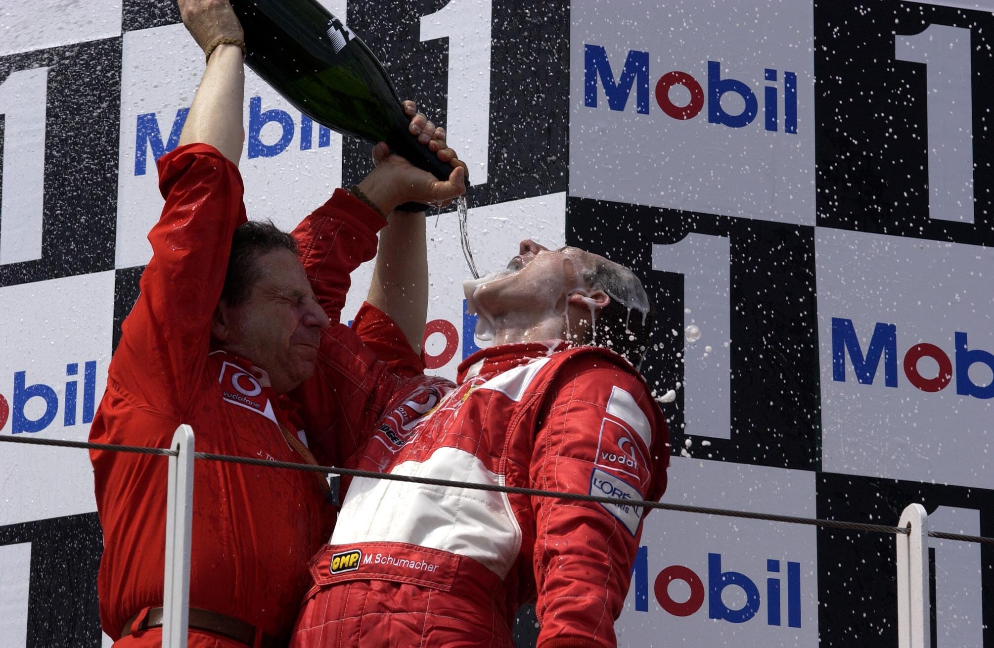 Michael Schumacher è campione del mondo 2002 con il trionfo al GP di Francia