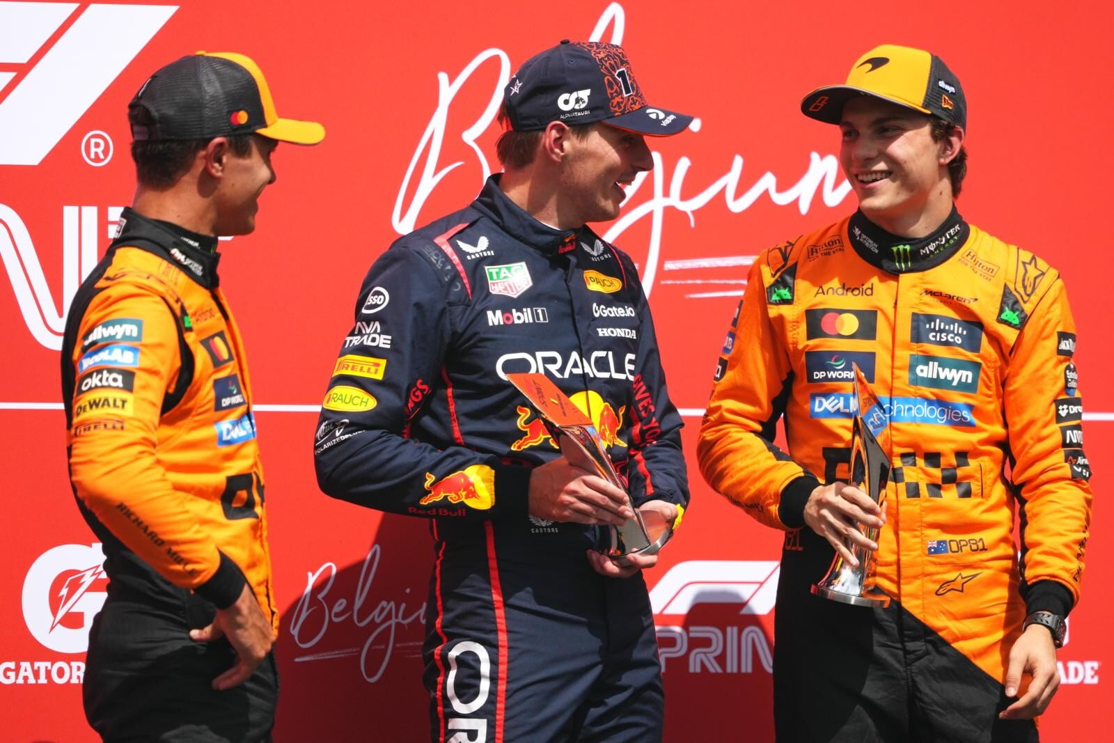 Dominio Verstappen sulle due McLaren nella Sprint Race di Spa