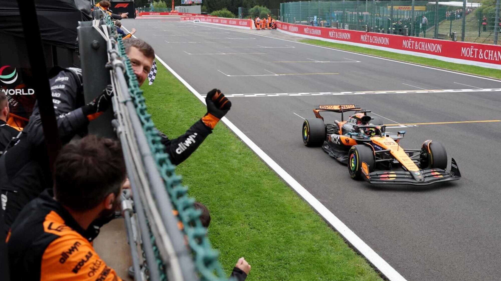 Piastri trionfa in Belgio davanti a Norris, Ferrari convince con Leclerc e Hamilton