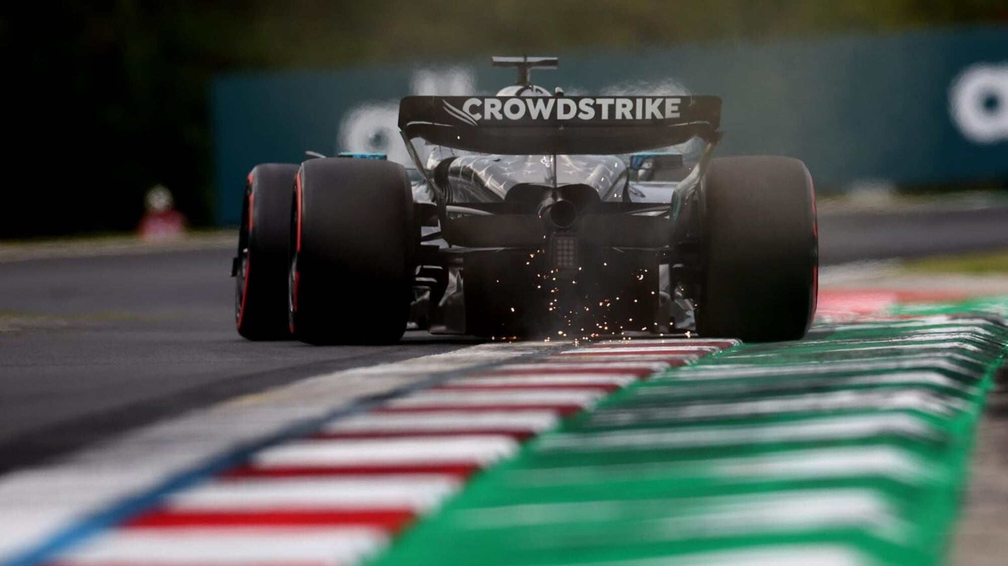Mercedes, un passo indietro per fare un passo avanti: la W16 e il caso sospensione posteriore