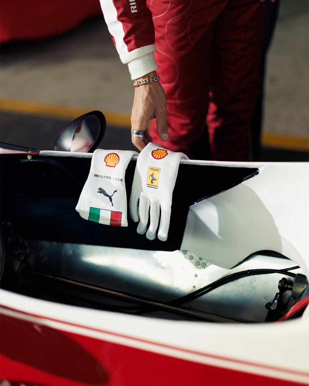 Leclerc e Hamilton, caschi e tute speciali per il GP d'Italia