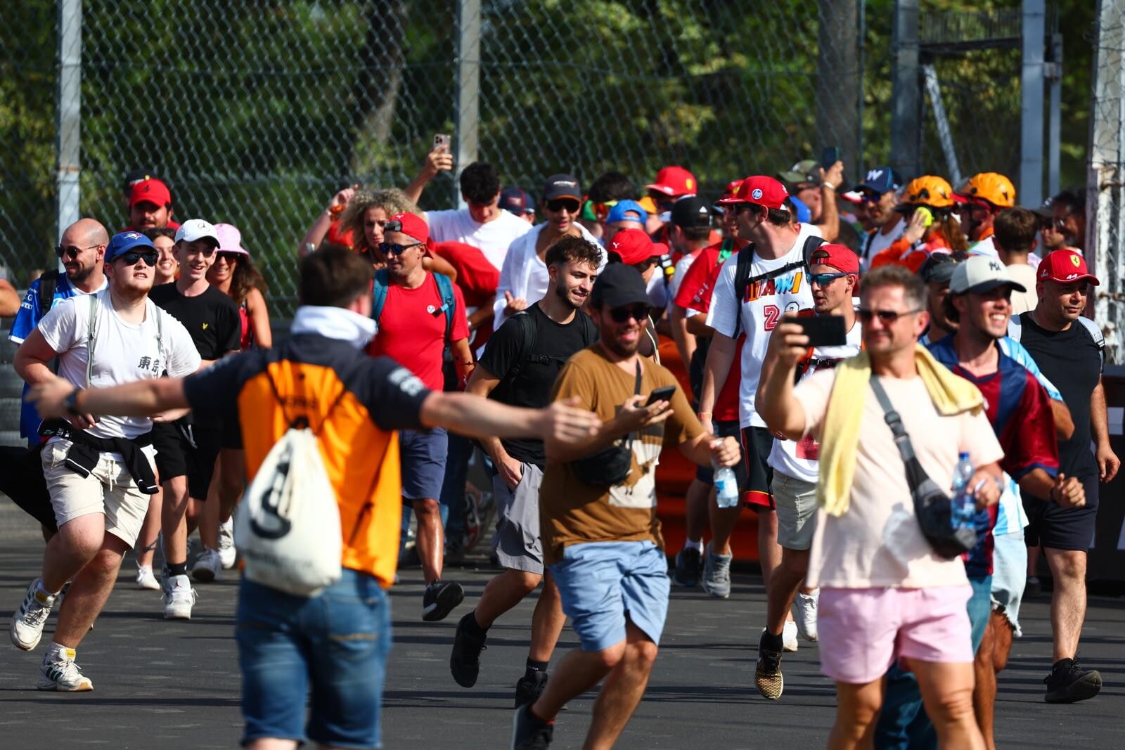 Monza, la marea dei Tifosi Ferrari (e non solo) al GP d'Italia