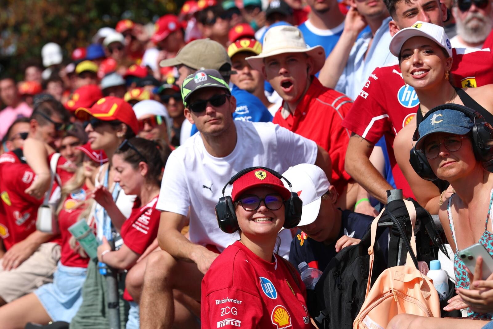 Monza, la marea dei Tifosi Ferrari (e non solo) al GP d'Italia