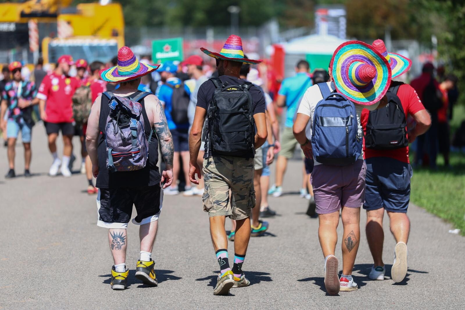 Monza, la marea dei Tifosi Ferrari (e non solo) al GP d'Italia