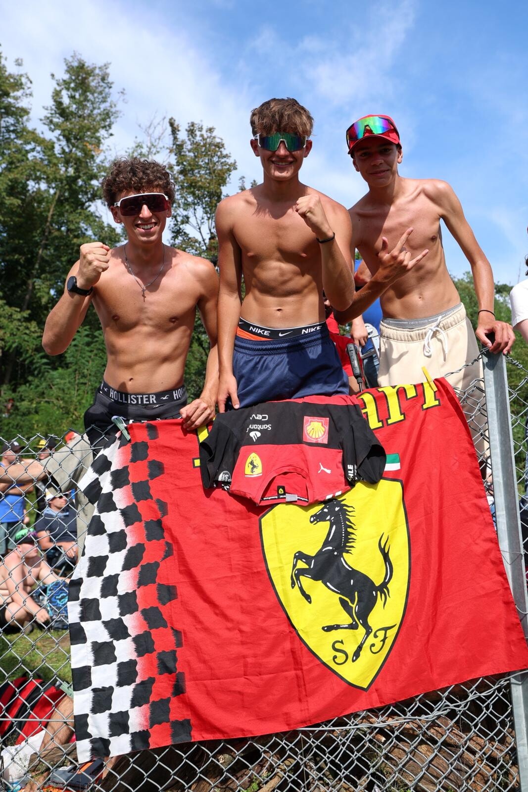 Monza, la marea dei Tifosi Ferrari (e non solo) al GP d'Italia