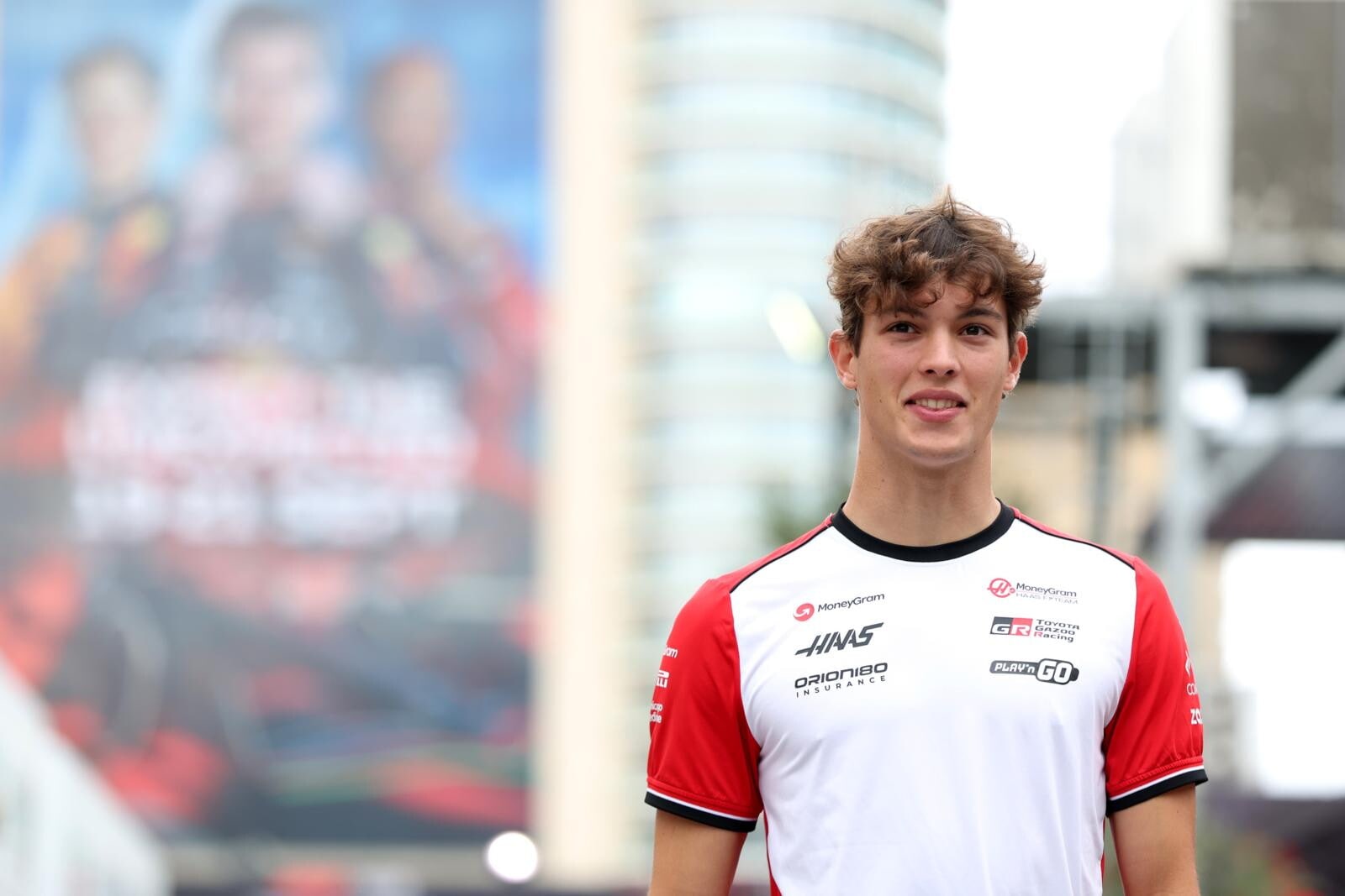 Media day a Baku: i piloti arrivano nel paddock, Russell costretto al riposo