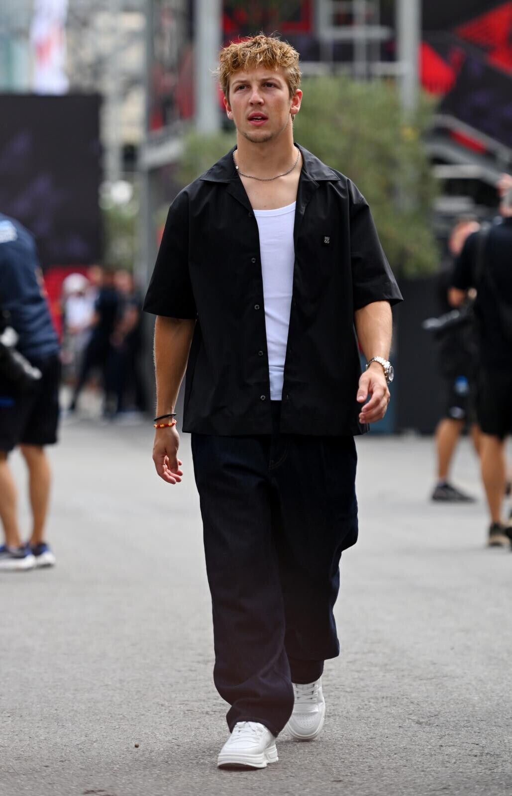 Media day a Baku: i piloti arrivano nel paddock, Russell costretto al riposo