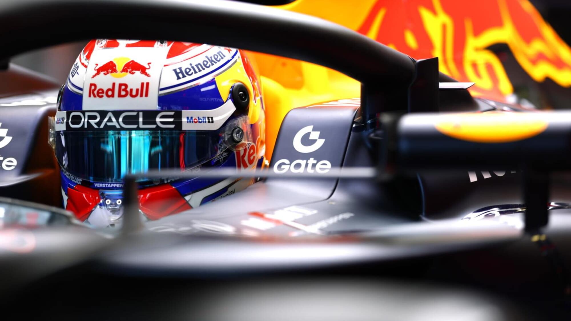Max Verstappen conquista la sua prima pole a Baku, davanti a uno straordinario Sainz