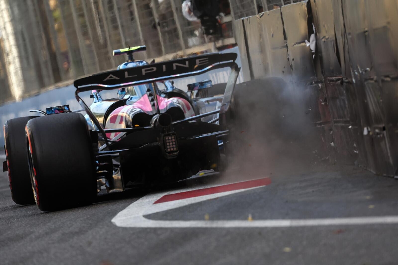 Baku da record: mai così tante bandiere rosse in una qualifica