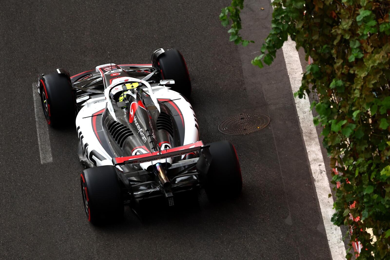 Baku da record: mai così tante bandiere rosse in una qualifica