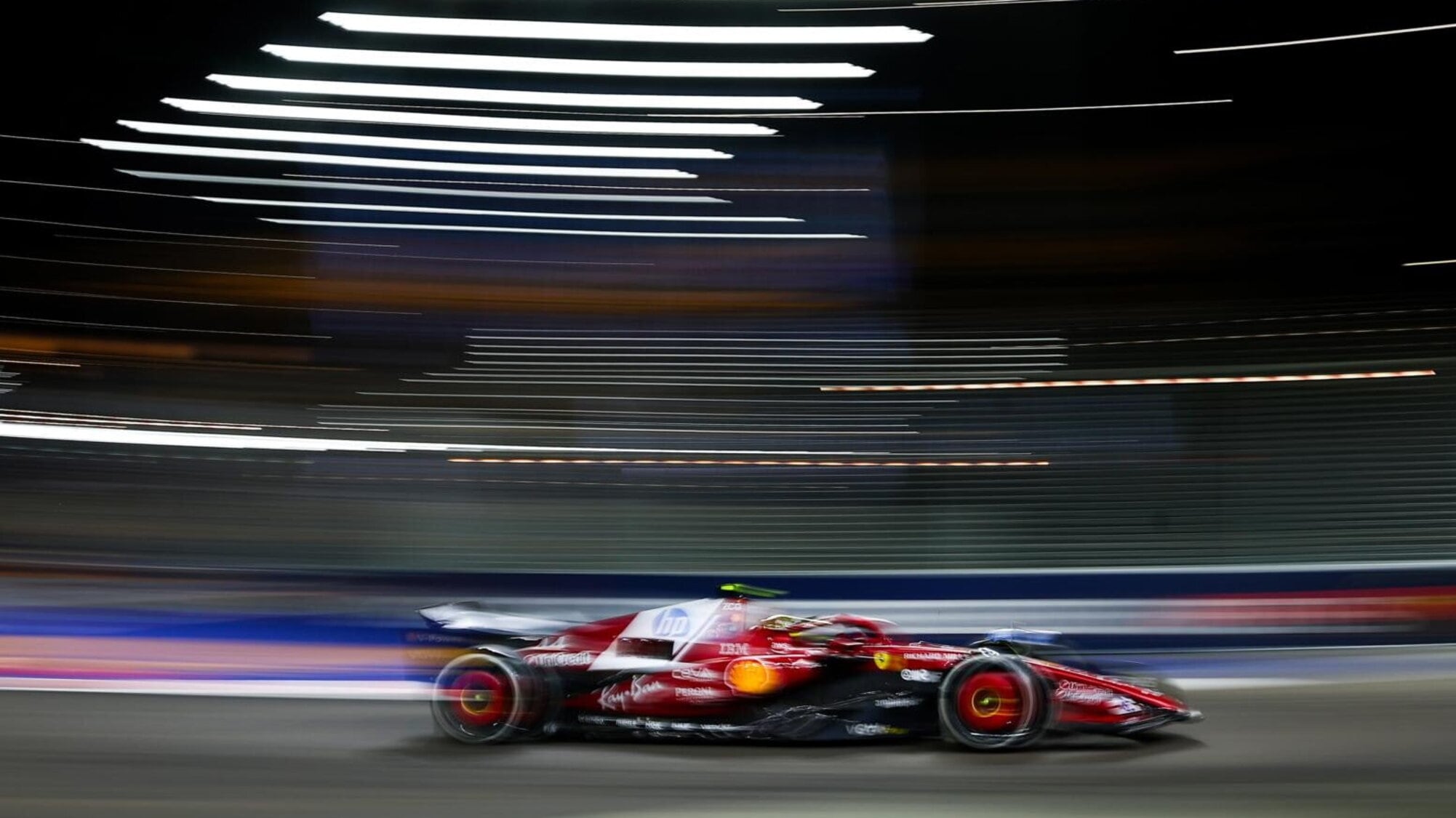 Ferrari sprofonda nel buio più pesto