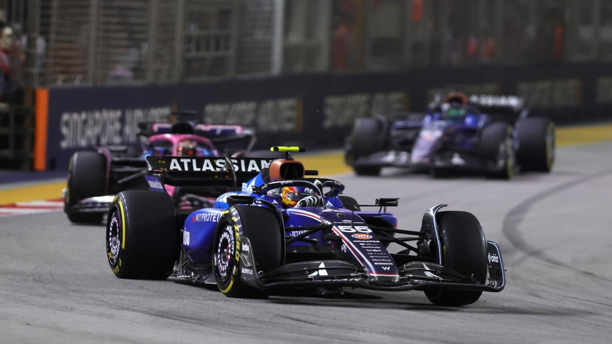 Carlos Sainz critica la regia: “Troppi VIP, pochi sorpassi”