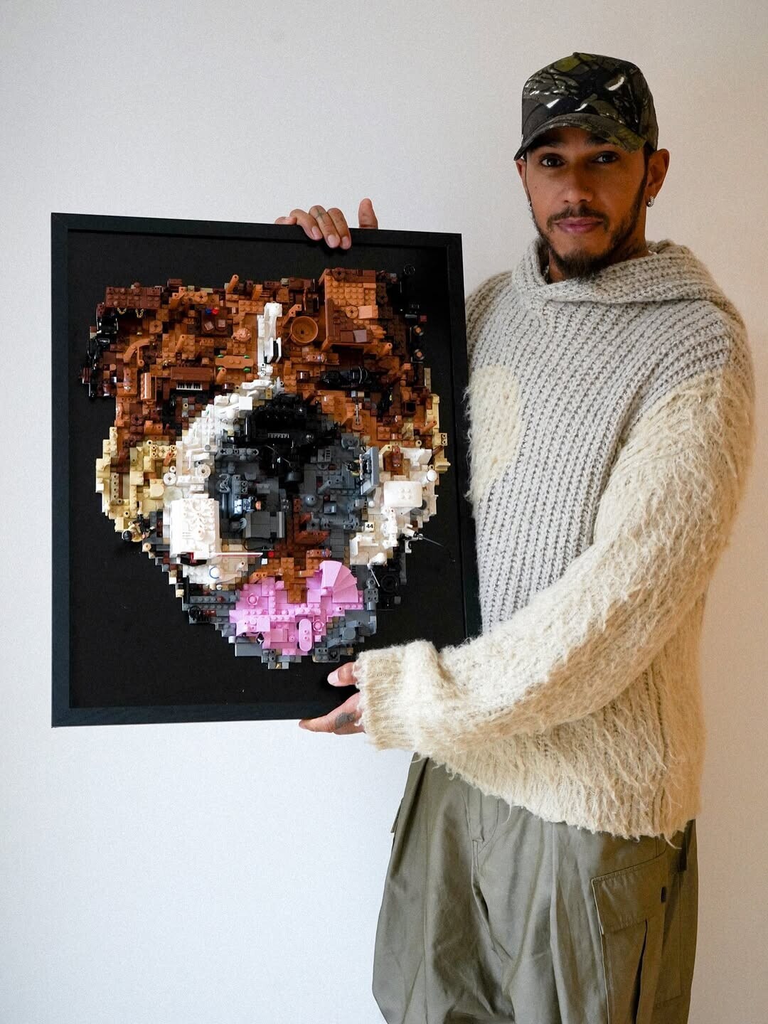 Un ritratto Lego per Roscoe: il toccante regalo ricevuto da Hamilton