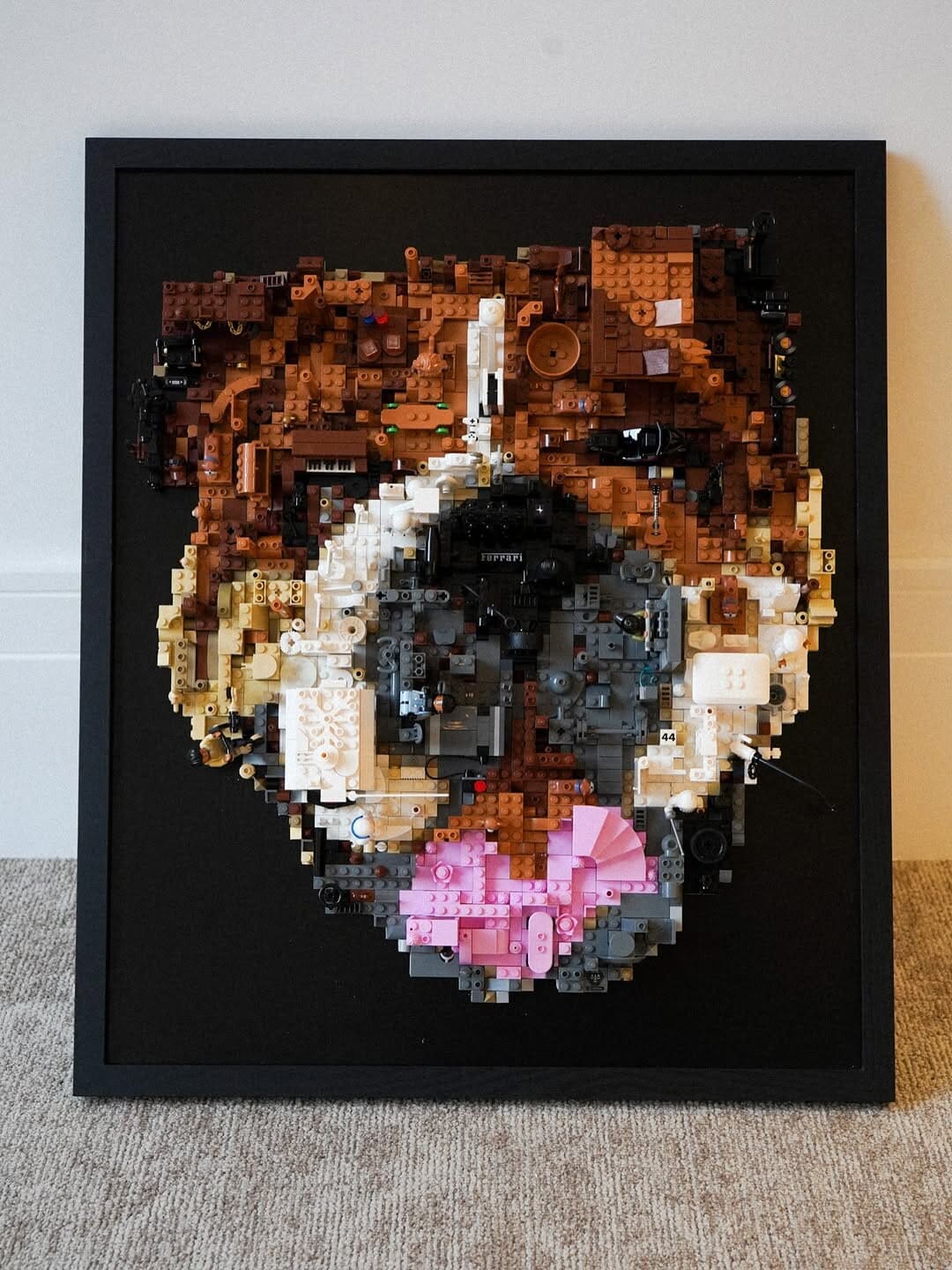 Un ritratto Lego per Roscoe: il toccante regalo ricevuto da Hamilton