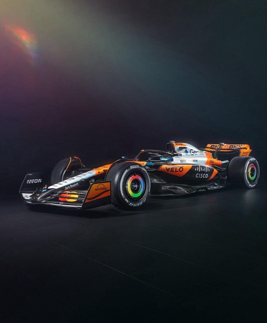 McLaren iridescente al COTA: livrea speciale per il team papaya
