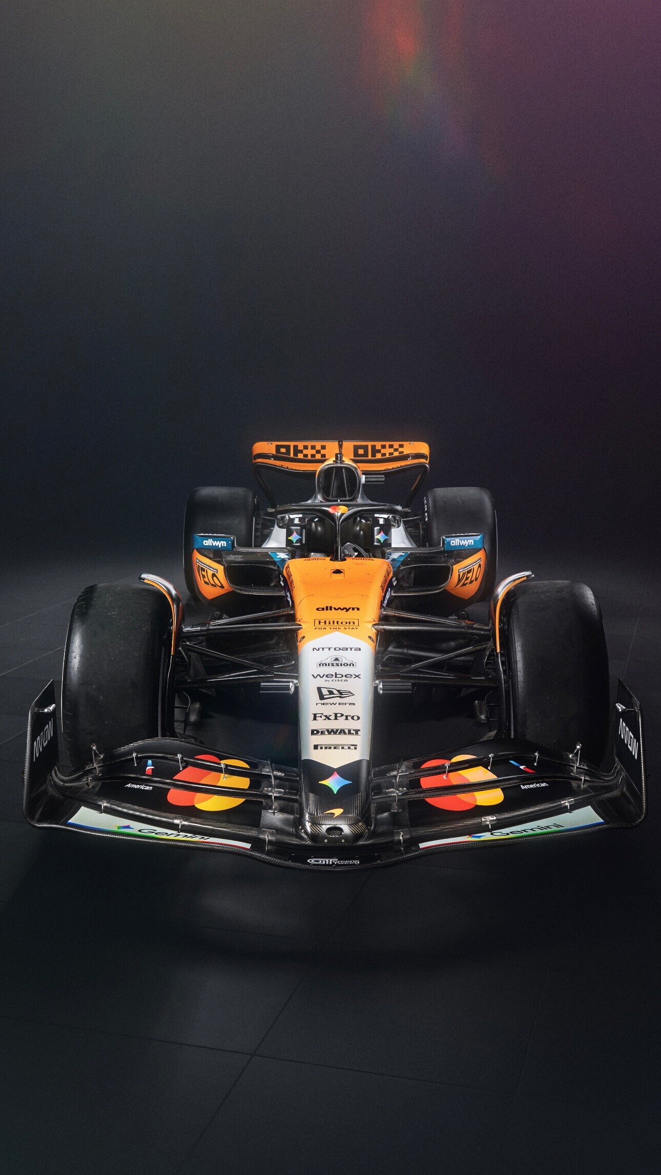 McLaren iridescente al COTA: livrea speciale per il team papaya