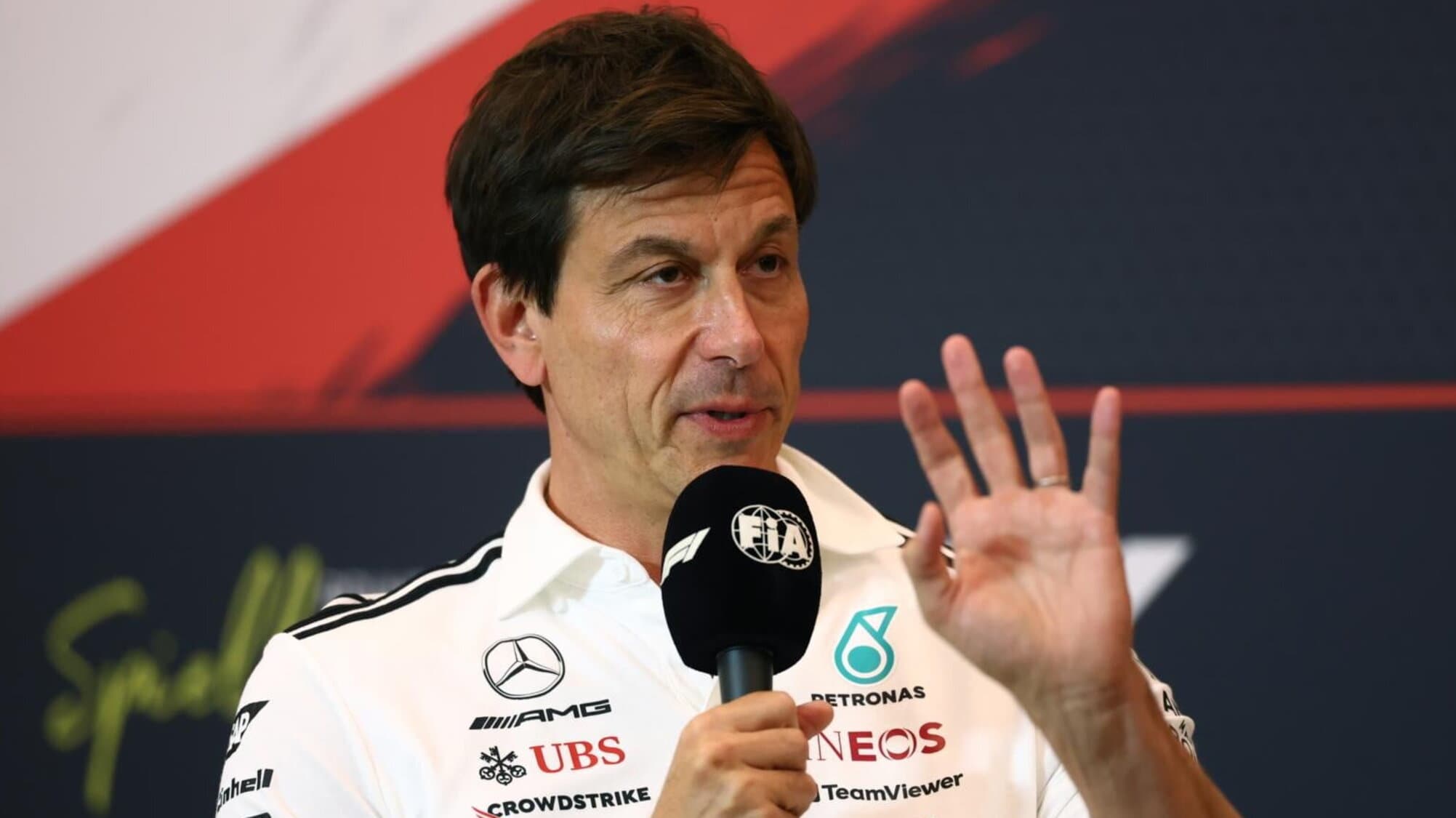 McLaren contro Verstappen, la corsa al titolo vista da Wolff: "L'inseguitore è favorito"