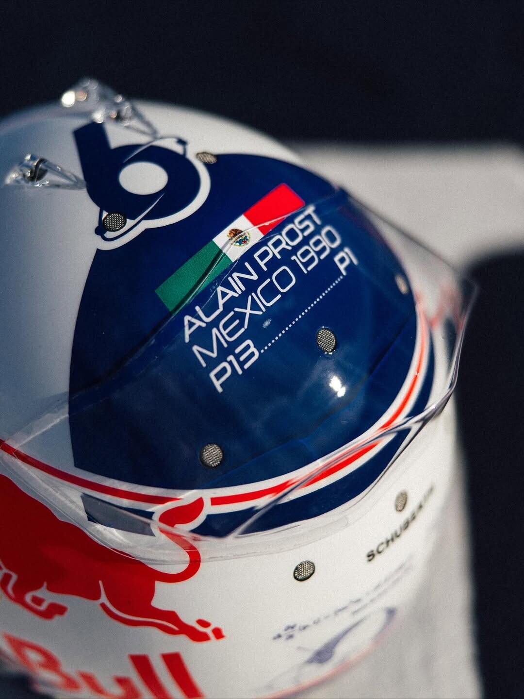 Omaggio di Hadjar al suo idolo Prost: il richiamo al Messico 1990