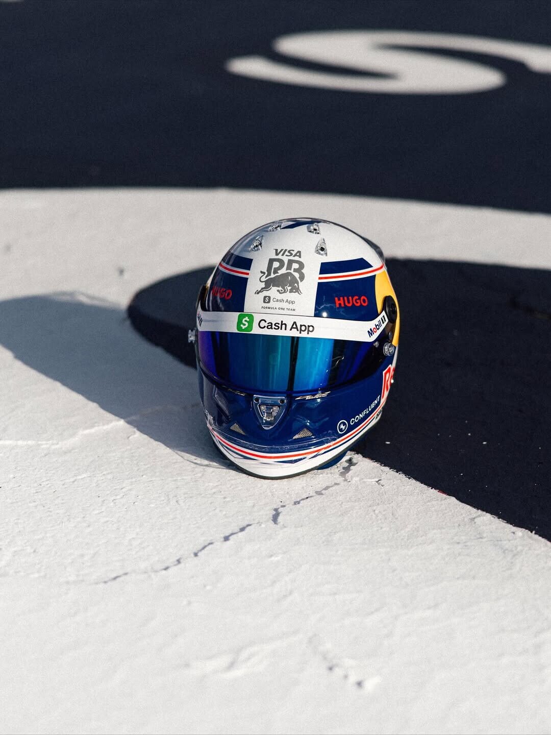 Omaggio di Hadjar al suo idolo Prost: il richiamo al Messico 1990