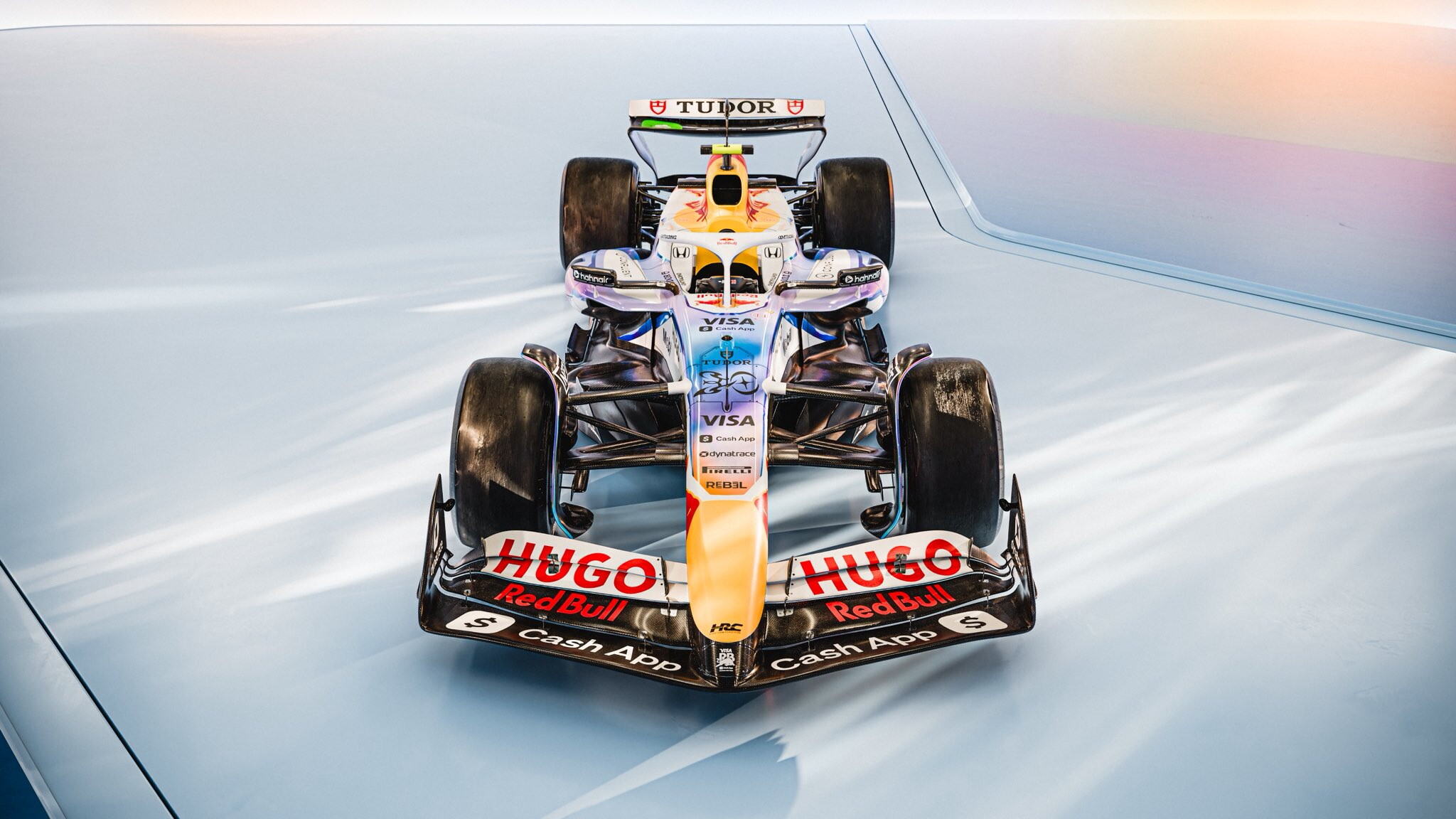 Racing Bulls brilla a Las Vegas con una livrea olografica