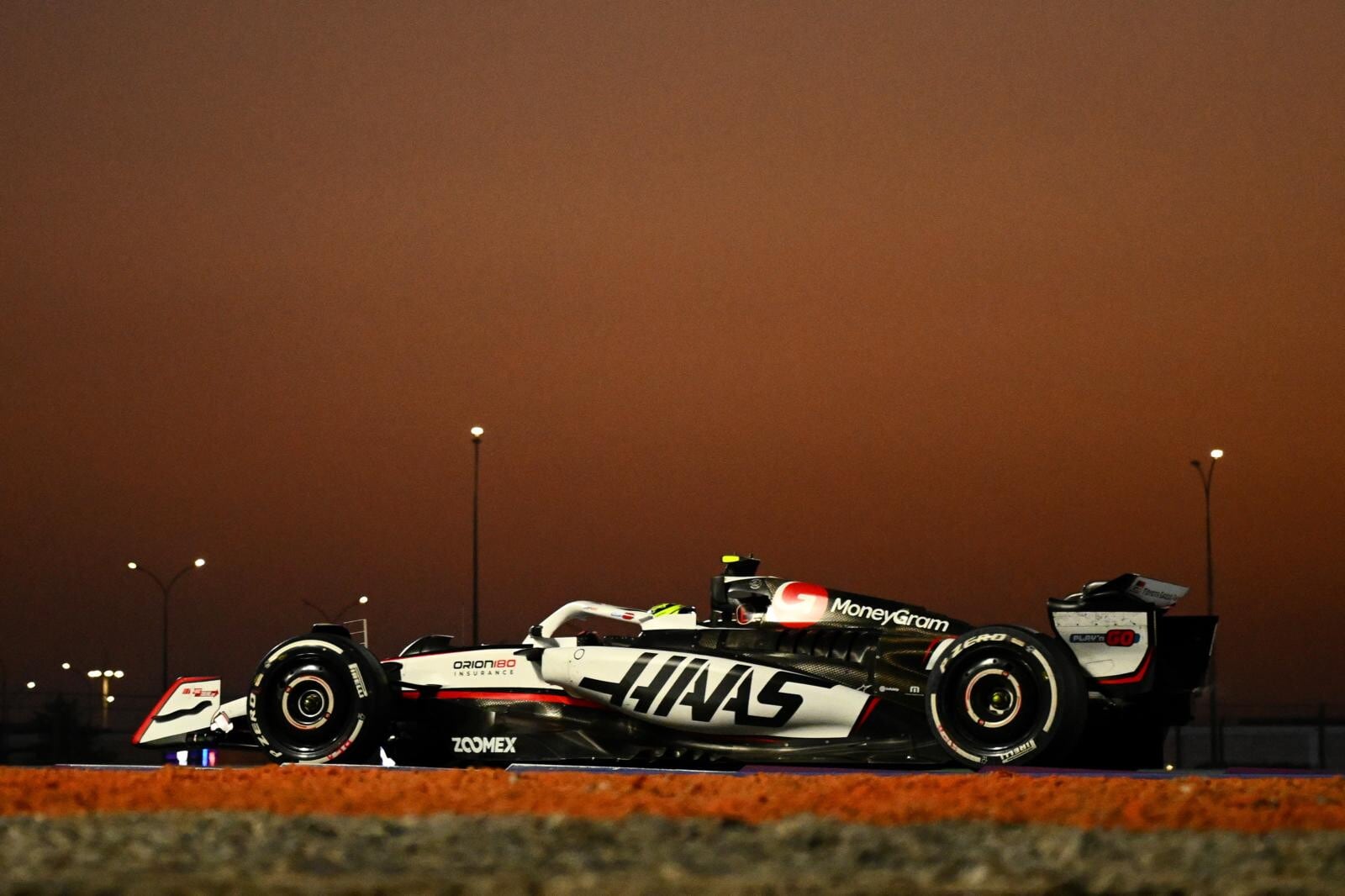 Aspettando la VF-26: dieci anni di Haas