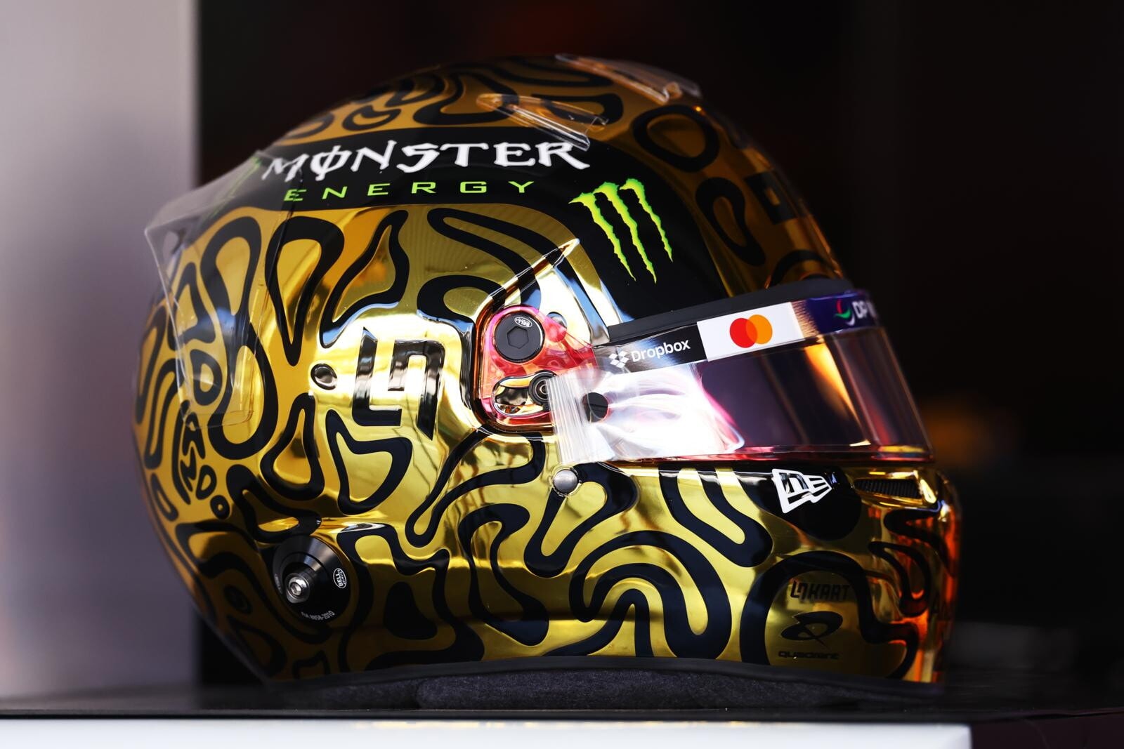 Norris sfoggia un casco d’oro ai test di Abu Dhabi