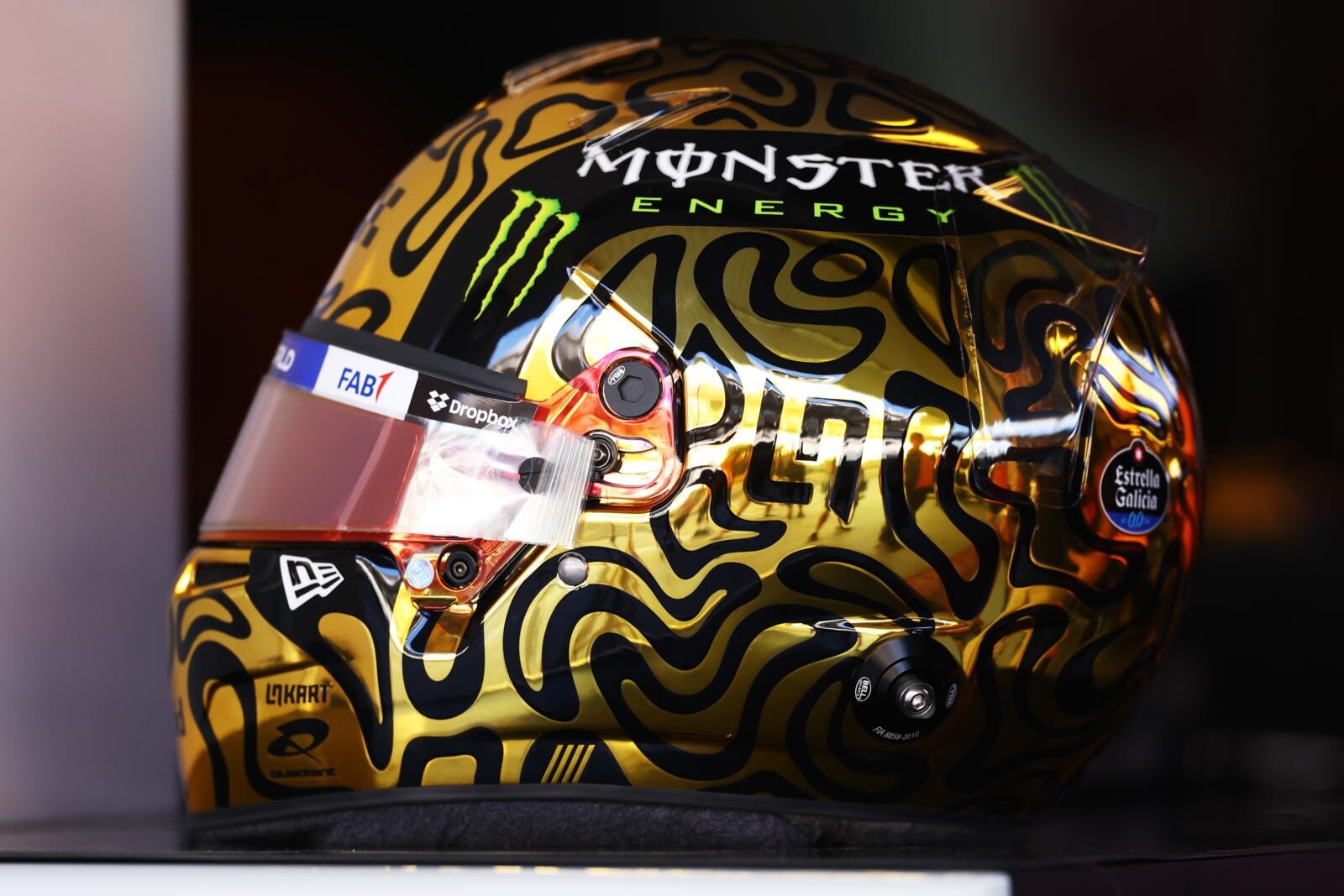 Norris sfoggia un casco d’oro ai test di Abu Dhabi