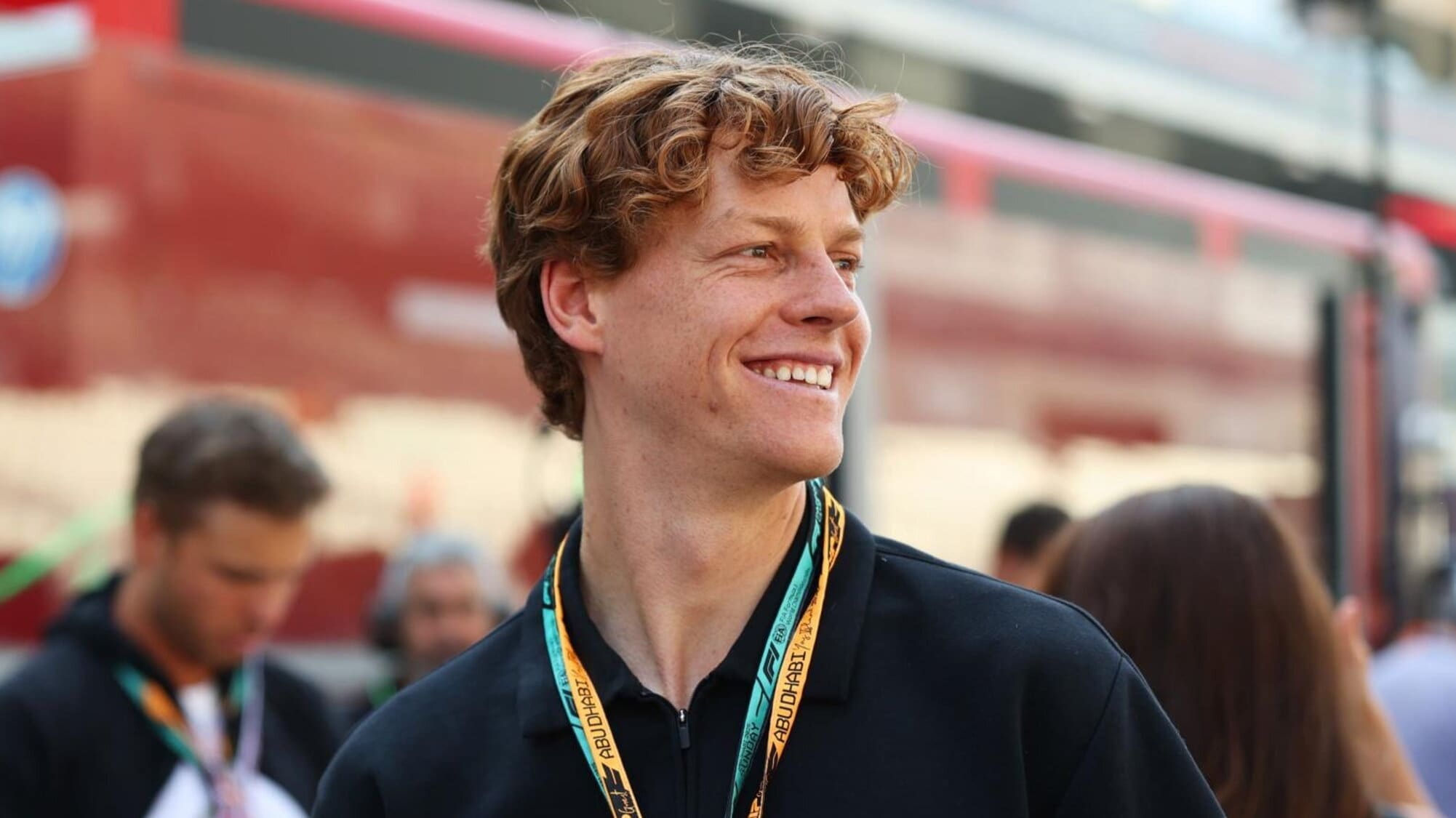 Sinner in pista con Antonelli ad Abu Dhabi: "Con Kimi siamo buoni amici"