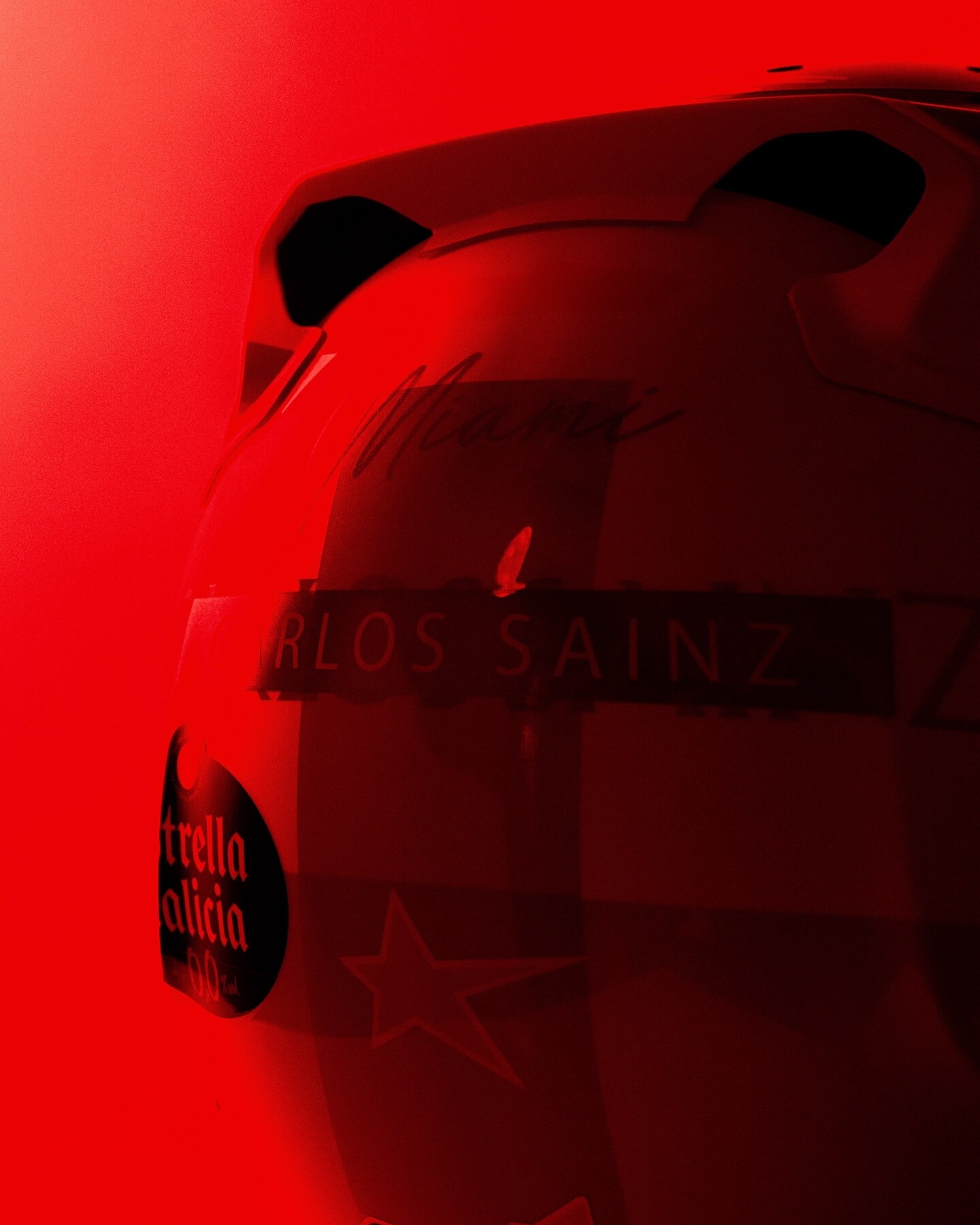 Sainz con un nuovo casco dedicato a Miami