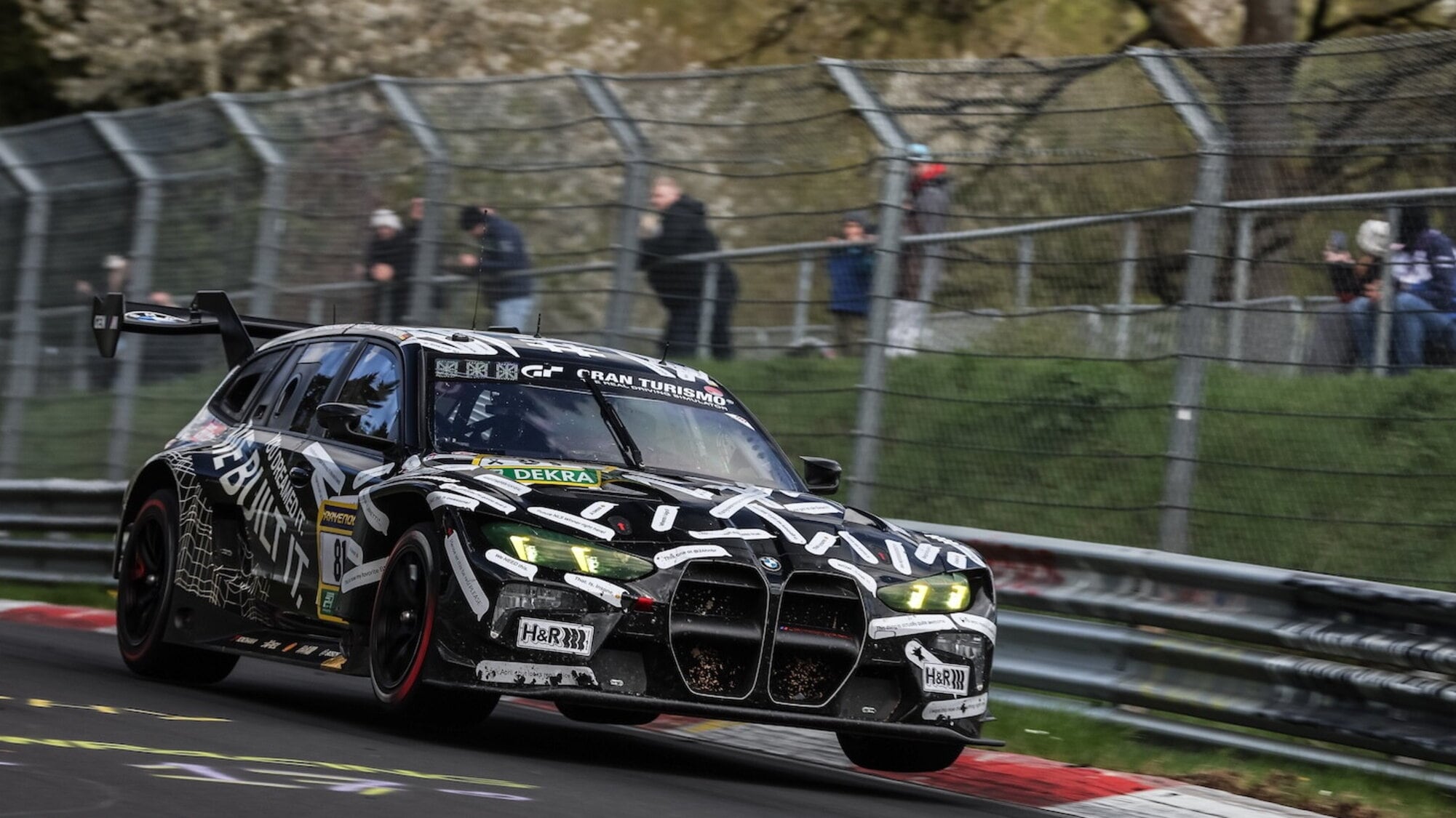 Stranezze da Nürburgring: BMW M3 Touring 24H sfida il restomod della 190E Evo II