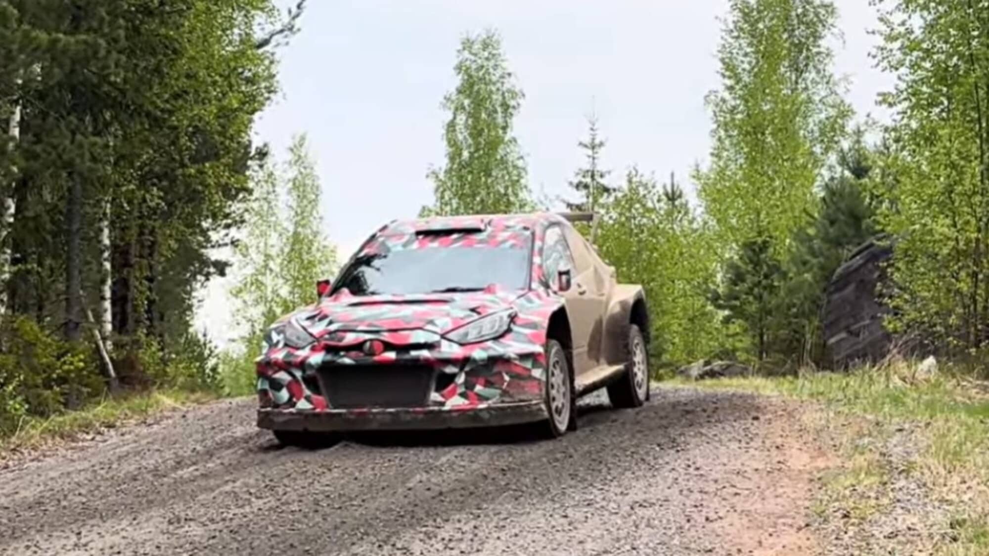 Toyota prosegue con i test in vista del 2027, Tanak sugli sterrati della Finlandia