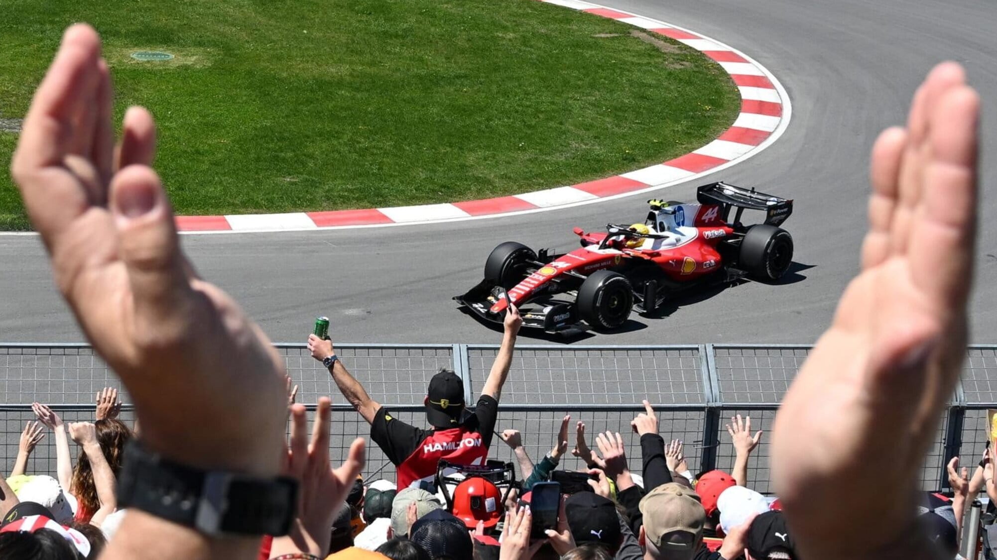 Hamilton ritrova il sorriso: "Abbiamo trasformato la macchina"