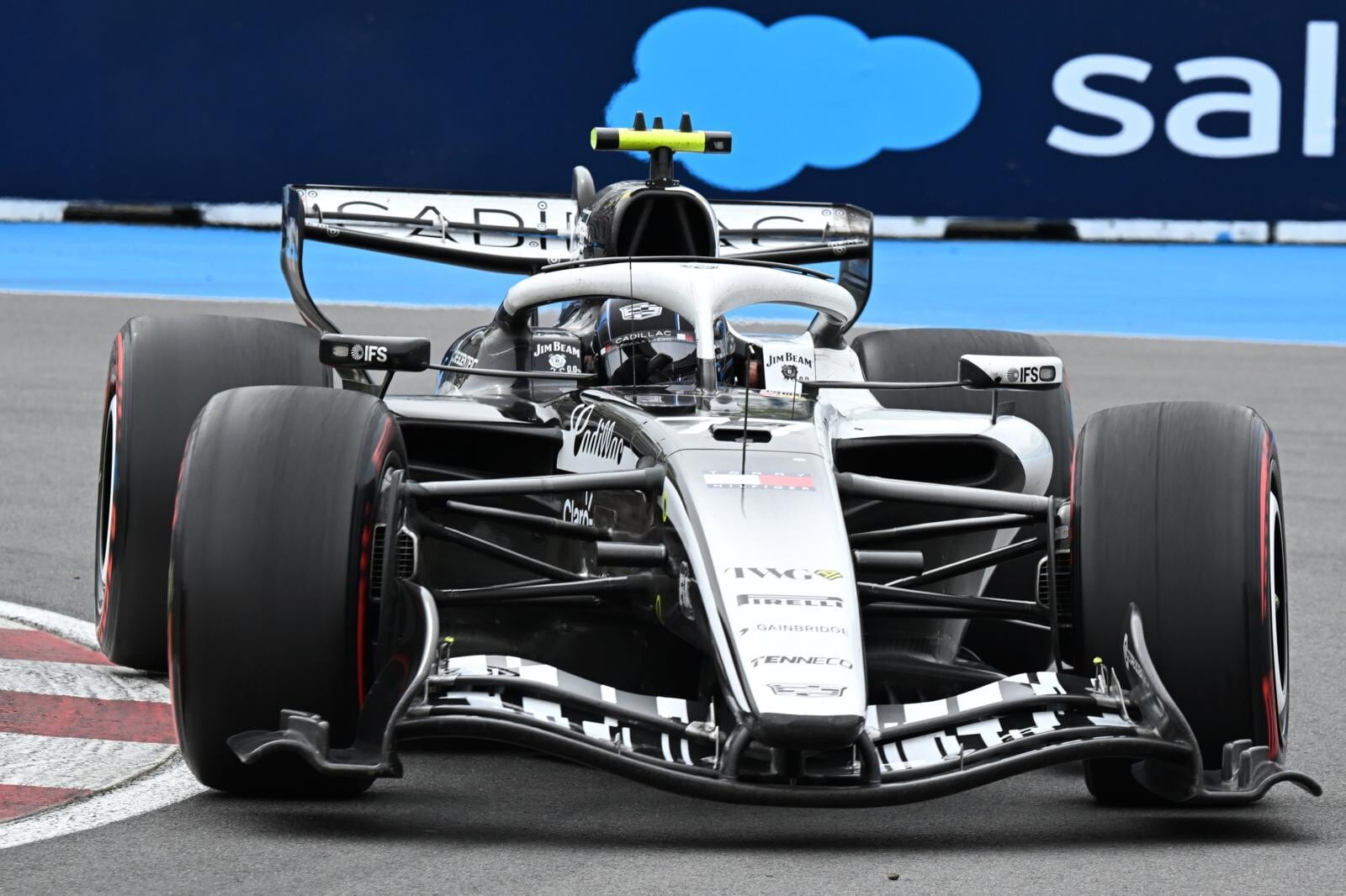F1, la classifica dei team dopo il Canada: crolla McLaren, corre Ferrari