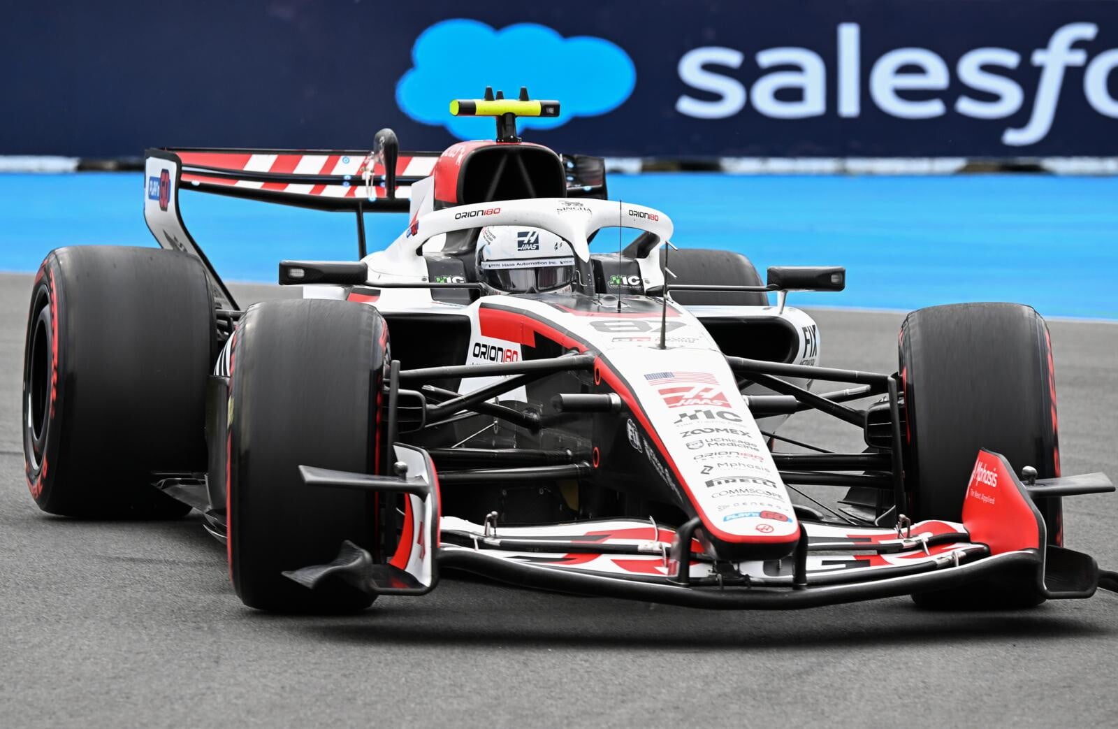 F1, la classifica dei team dopo il Canada: crolla McLaren, corre Ferrari
