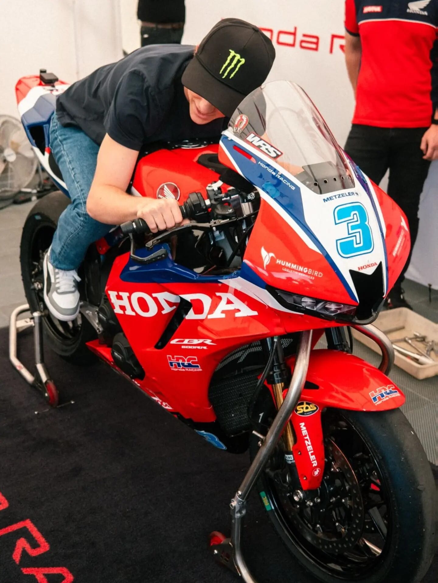 Oscar Piastri spettatore speciale al Tourist Trophy dell’Isola di Man