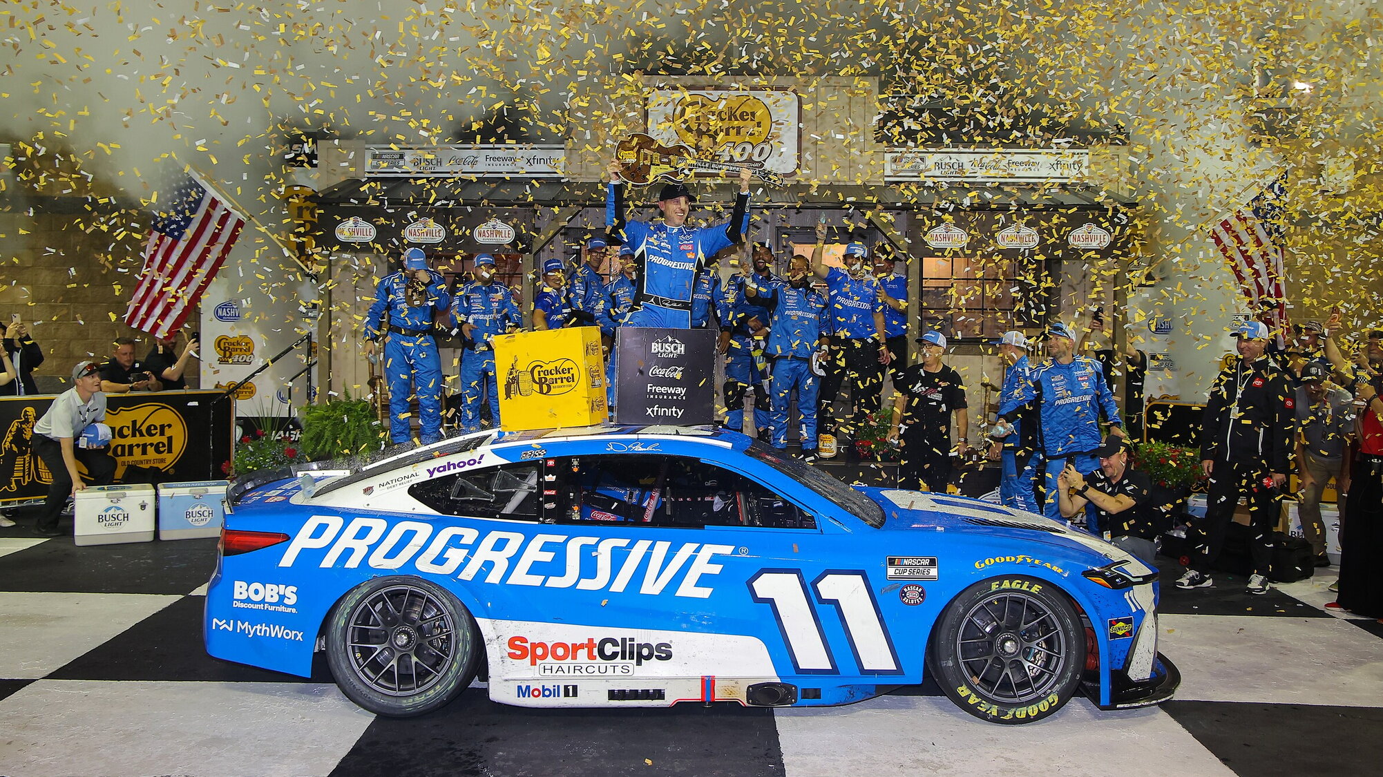 NASCAR: Hamlin torna al vertice nella Music City