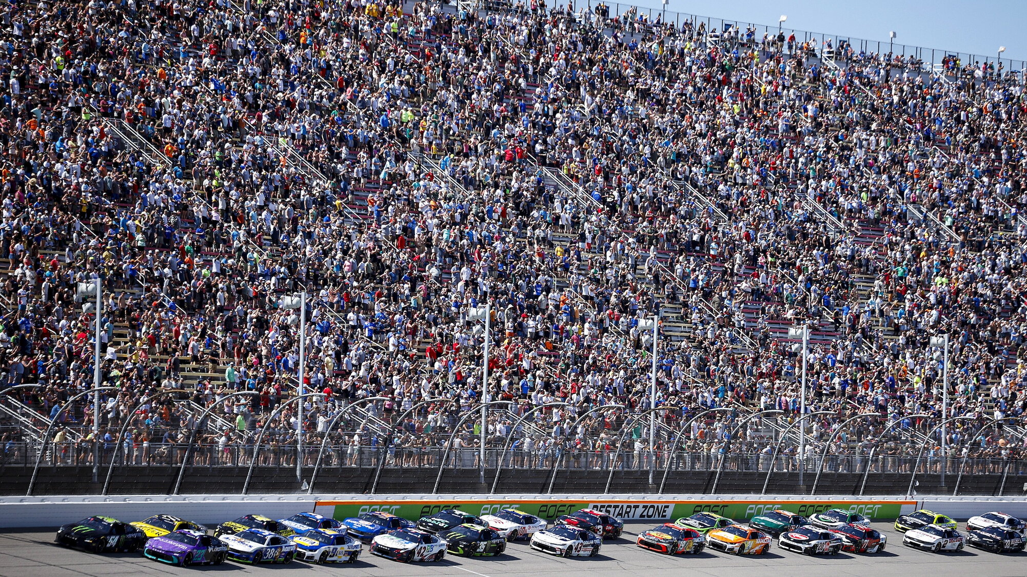 NASCAR: terza di fila per Hamlin a Pocono