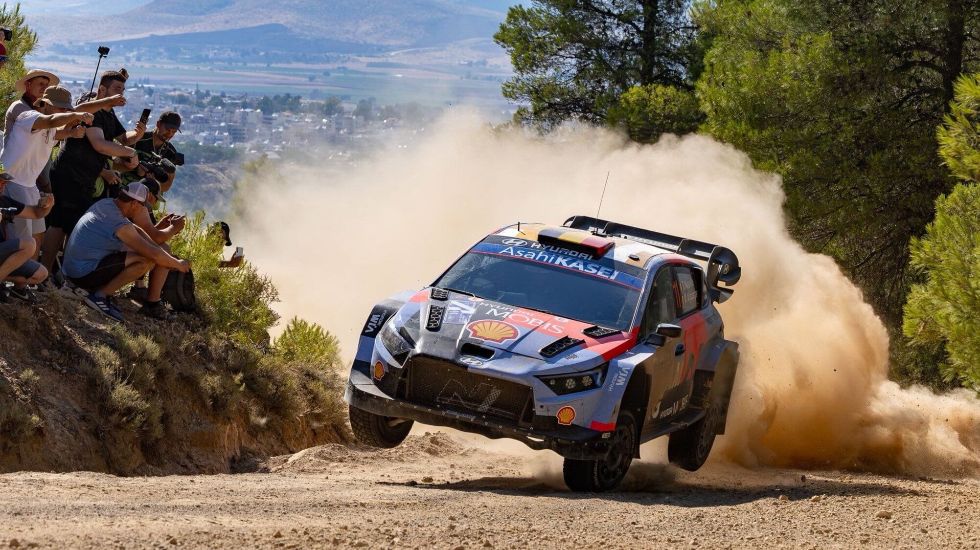Rally Grecia, Neuville sempre in testa dopo la seconda tappa all'Acropolis