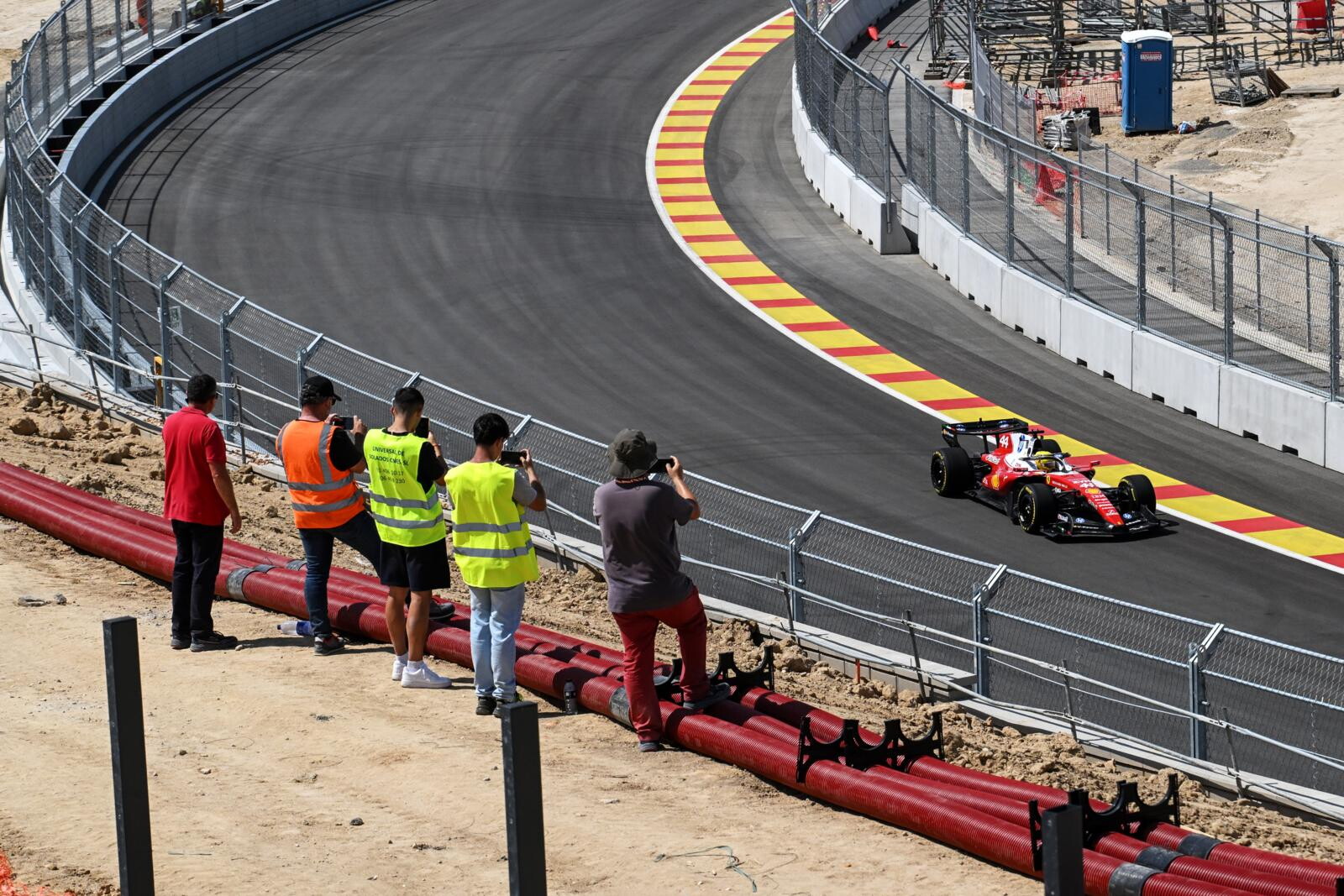 Ferrari in pista al Madring: le foto del debutto