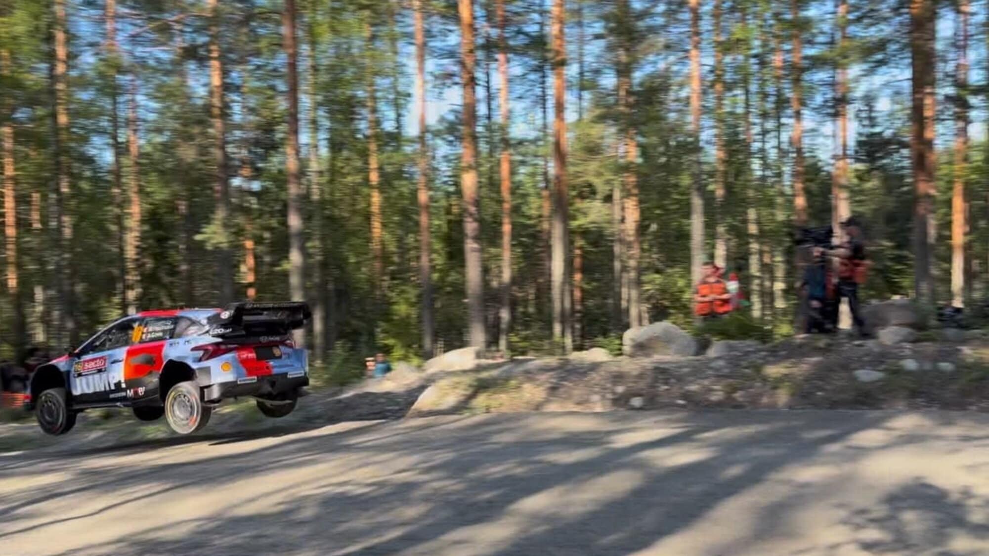 WRC, Fourmaux primo leader in Finlandia