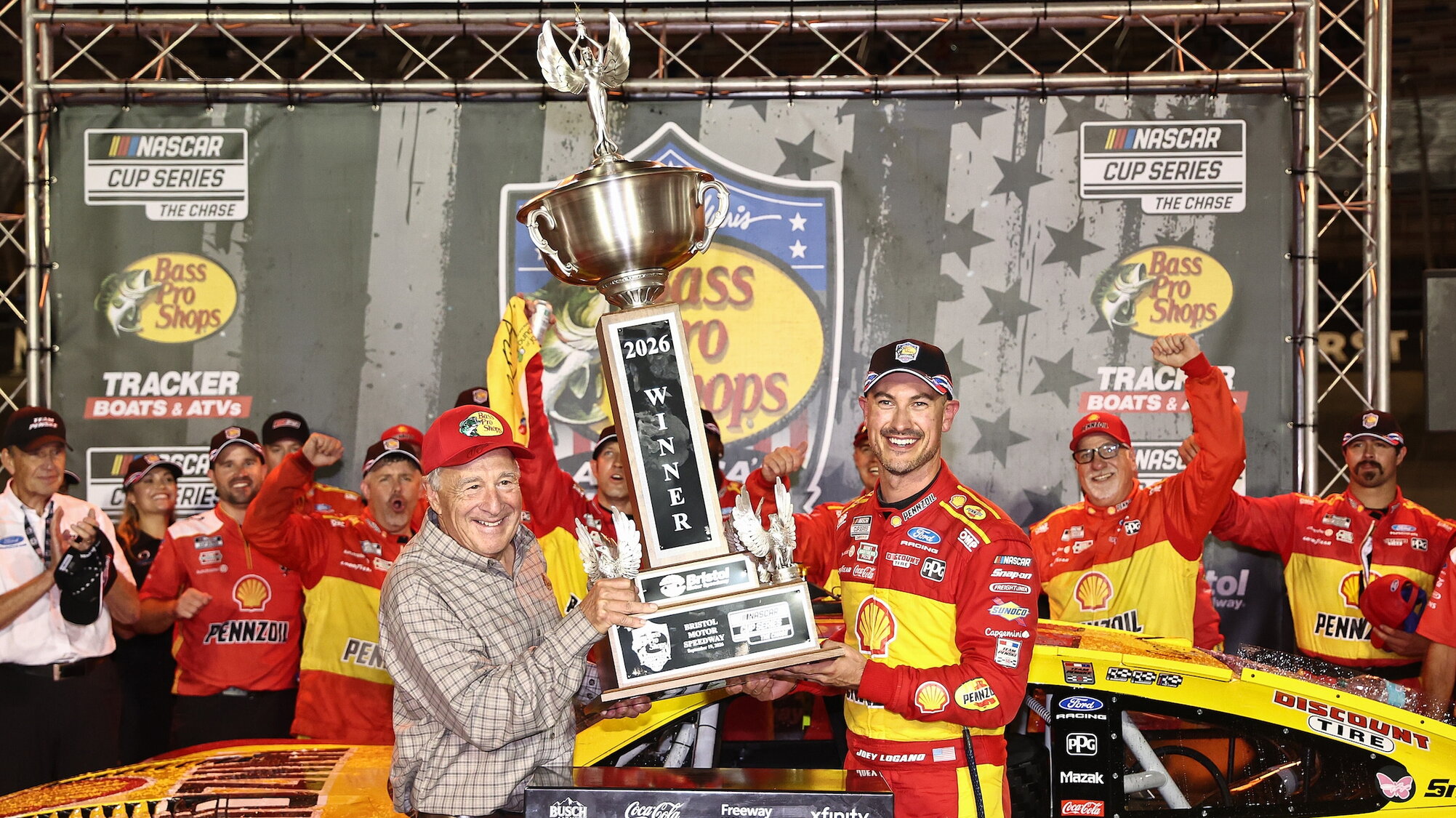 NASCAR: Logano tra crash e cazzotti a Bristol