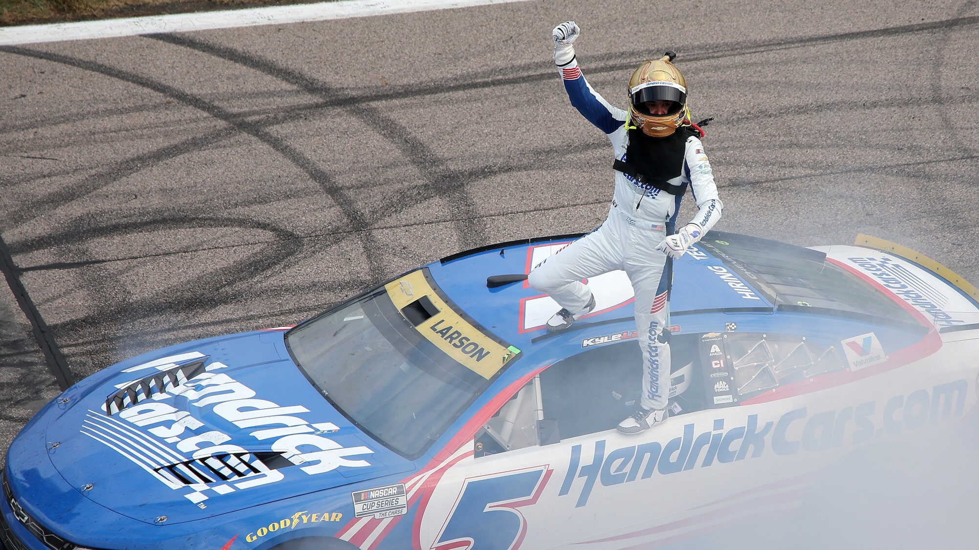 NASCAR: Larson non si ferma in Kansas