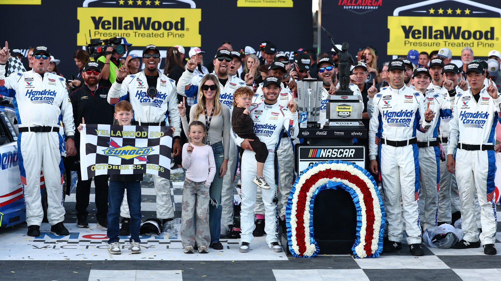 Larson quasi campione a Talladega