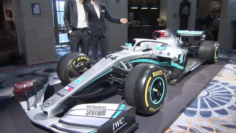 Mercedes, la livrea della W11 ha tocchi di rosso Ineos