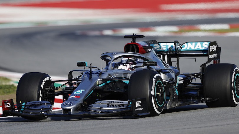 Test Barcellona 1: Hamilton miglior tempo, Verstappen instancabile