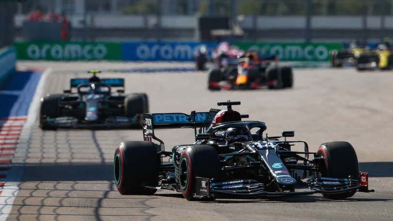 GP Russia, niente punti di penalità per Hamilton: salvo per il team radio con l'ingegnere di pista