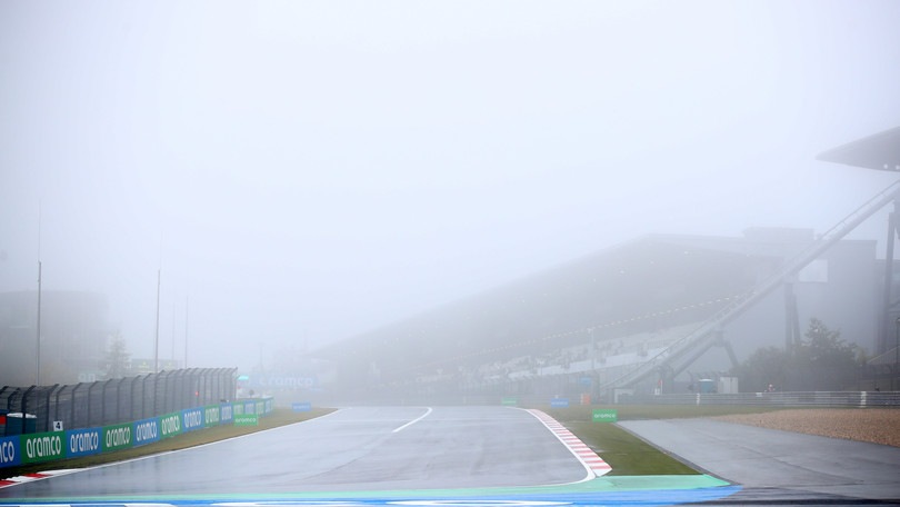 GP Eifel, Fp1: troppa nebbia, debutto rimandato per Schumi jr e Ilott