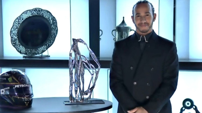 Hamilton difende Bottas: "Non è facile avere compagni di squadra forti"