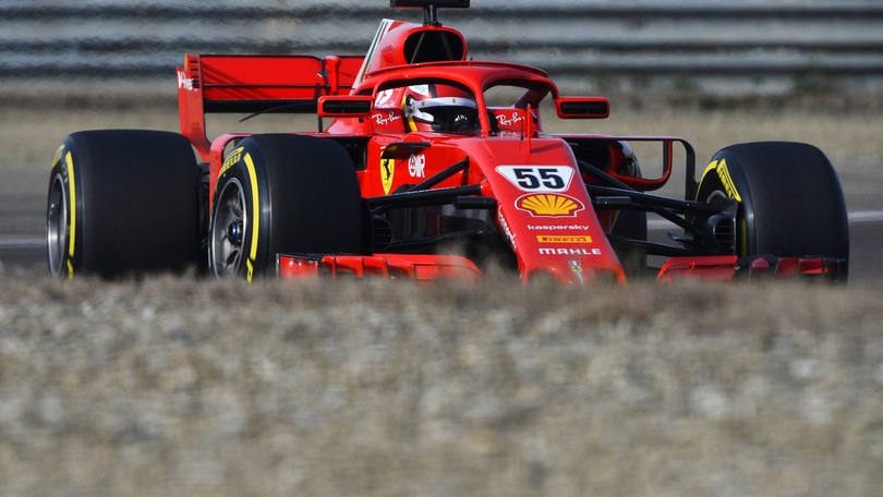 Ferrari, inizia l'era Sainz: primi giri a Fiorano per lo spagnolo FOTO e VIDEO