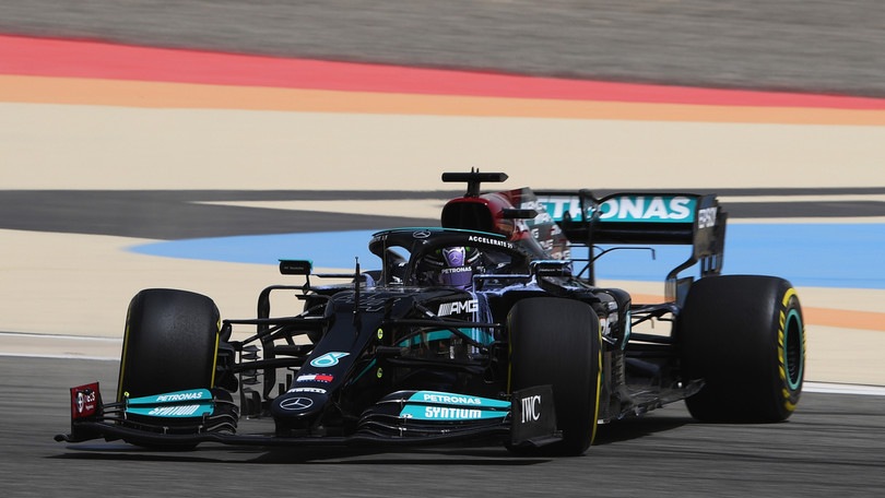 Mercedes, filming day in Bahrain. Allison, novità PU sull'aspirazione